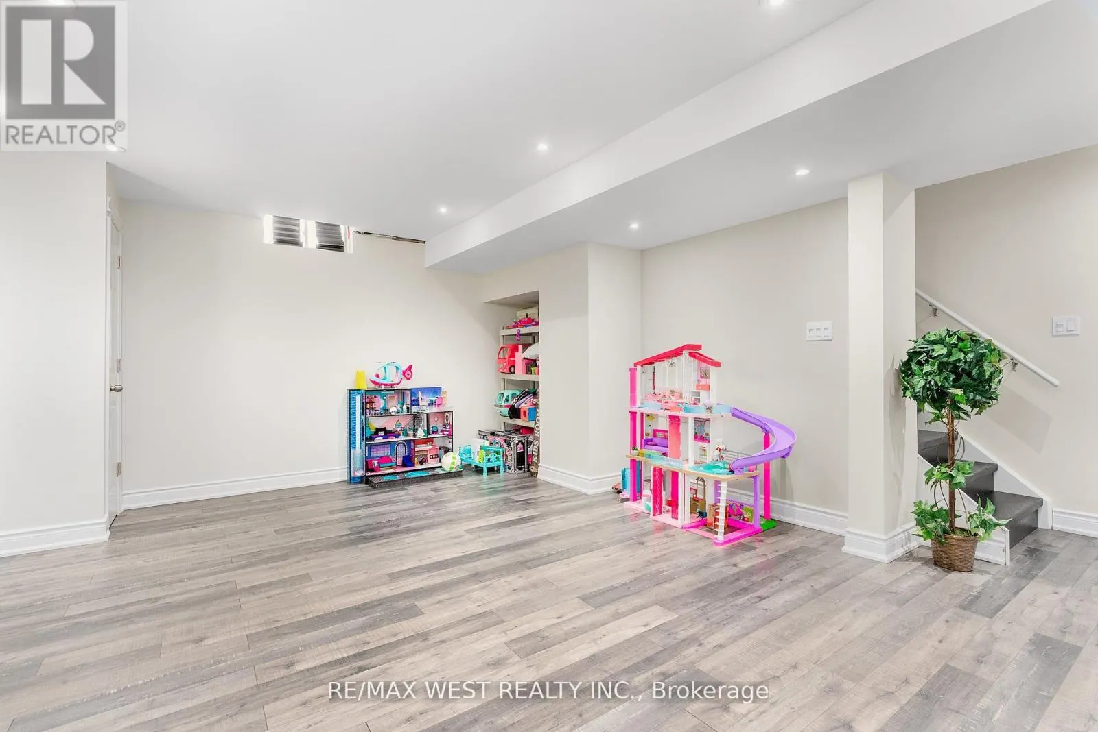 418 HIDDEN TRAIL CIRCLE