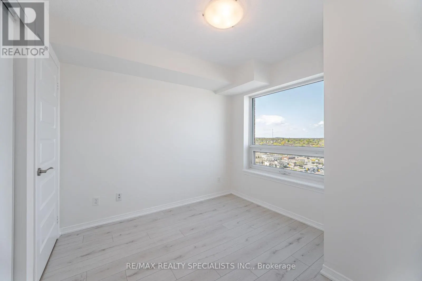 1103 - 215 QUEEN STREET E