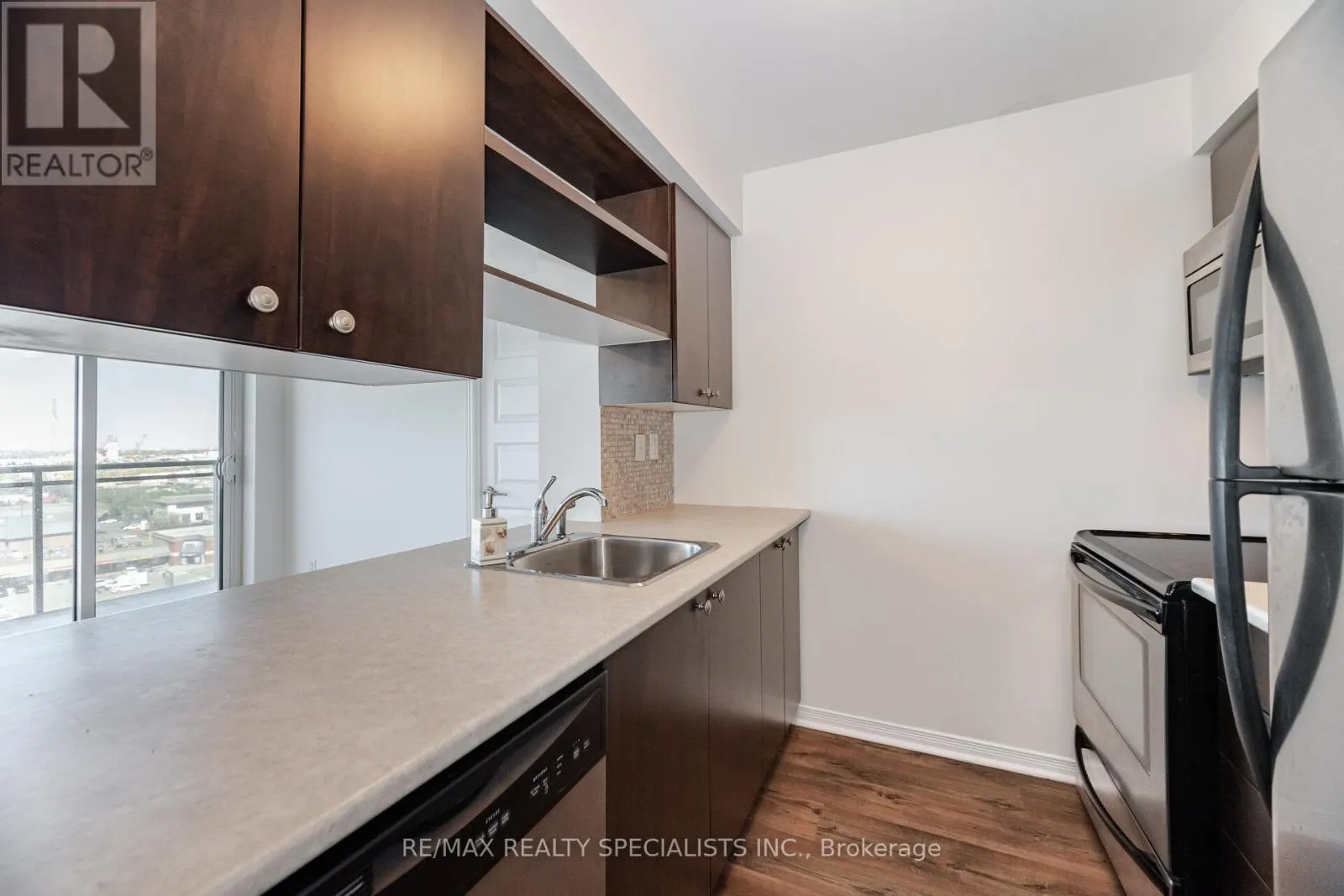 1103 - 215 QUEEN STREET E