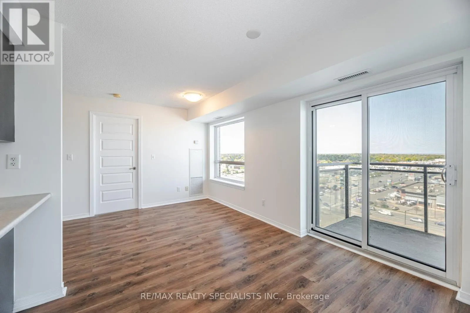 1103 - 215 QUEEN STREET E