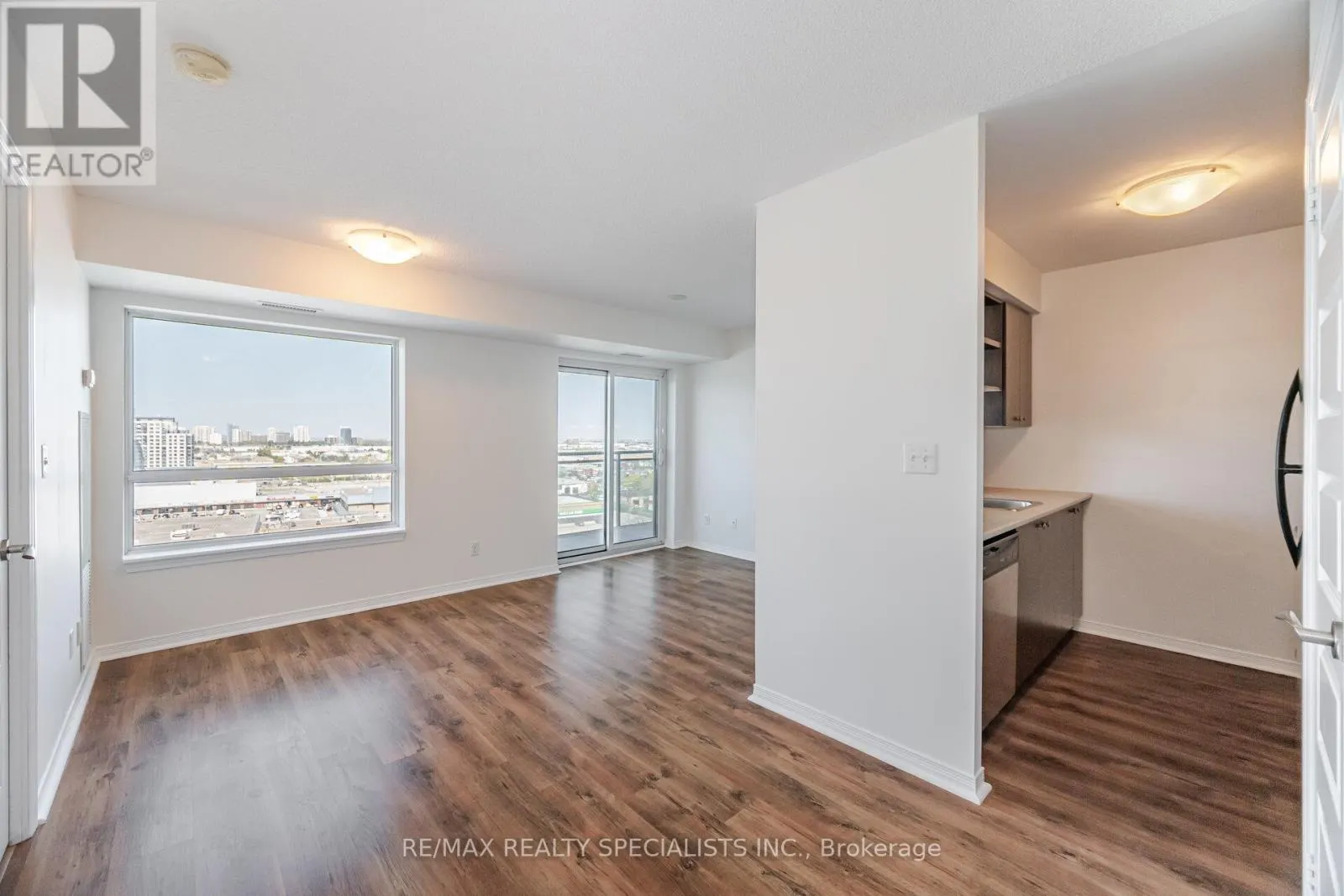 1103 - 215 QUEEN STREET E