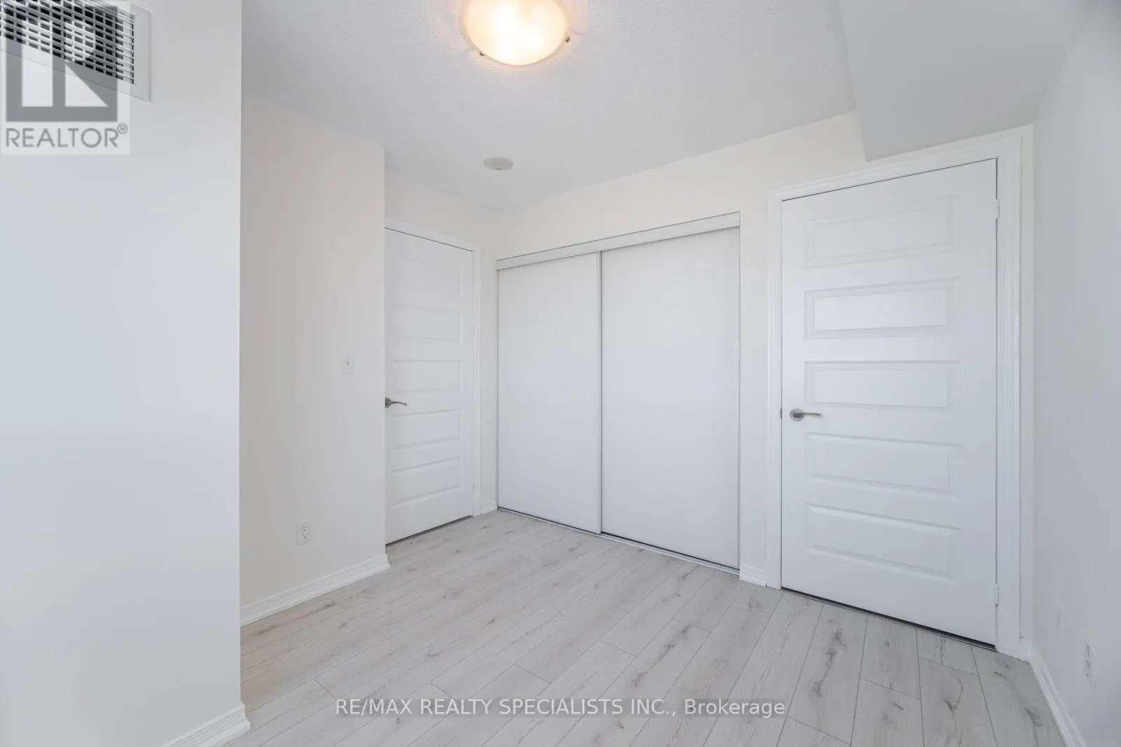1103 - 215 QUEEN STREET E