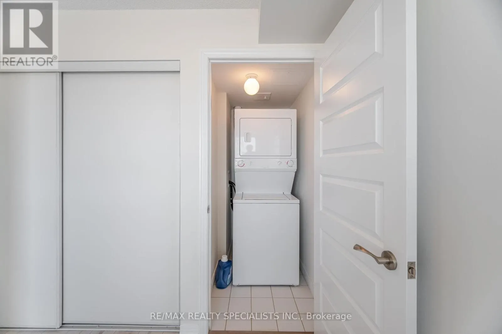 1103 - 215 QUEEN STREET E