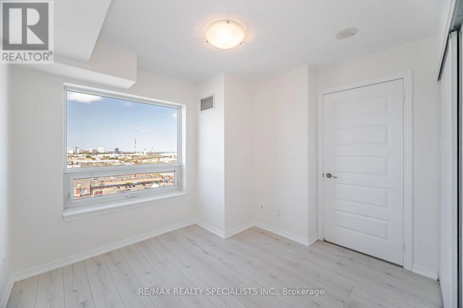 1103 - 215 QUEEN STREET E