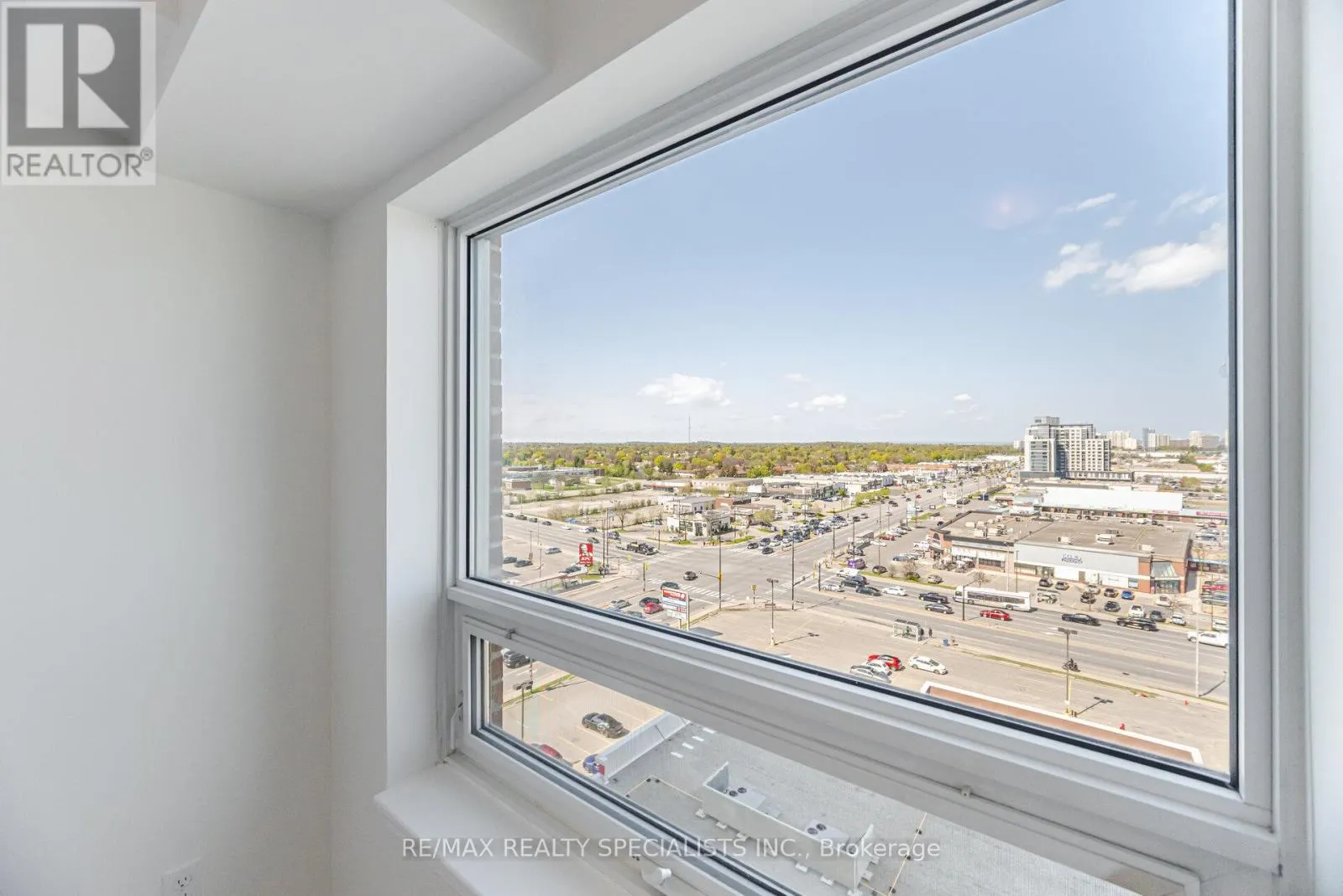 1103 - 215 QUEEN STREET E