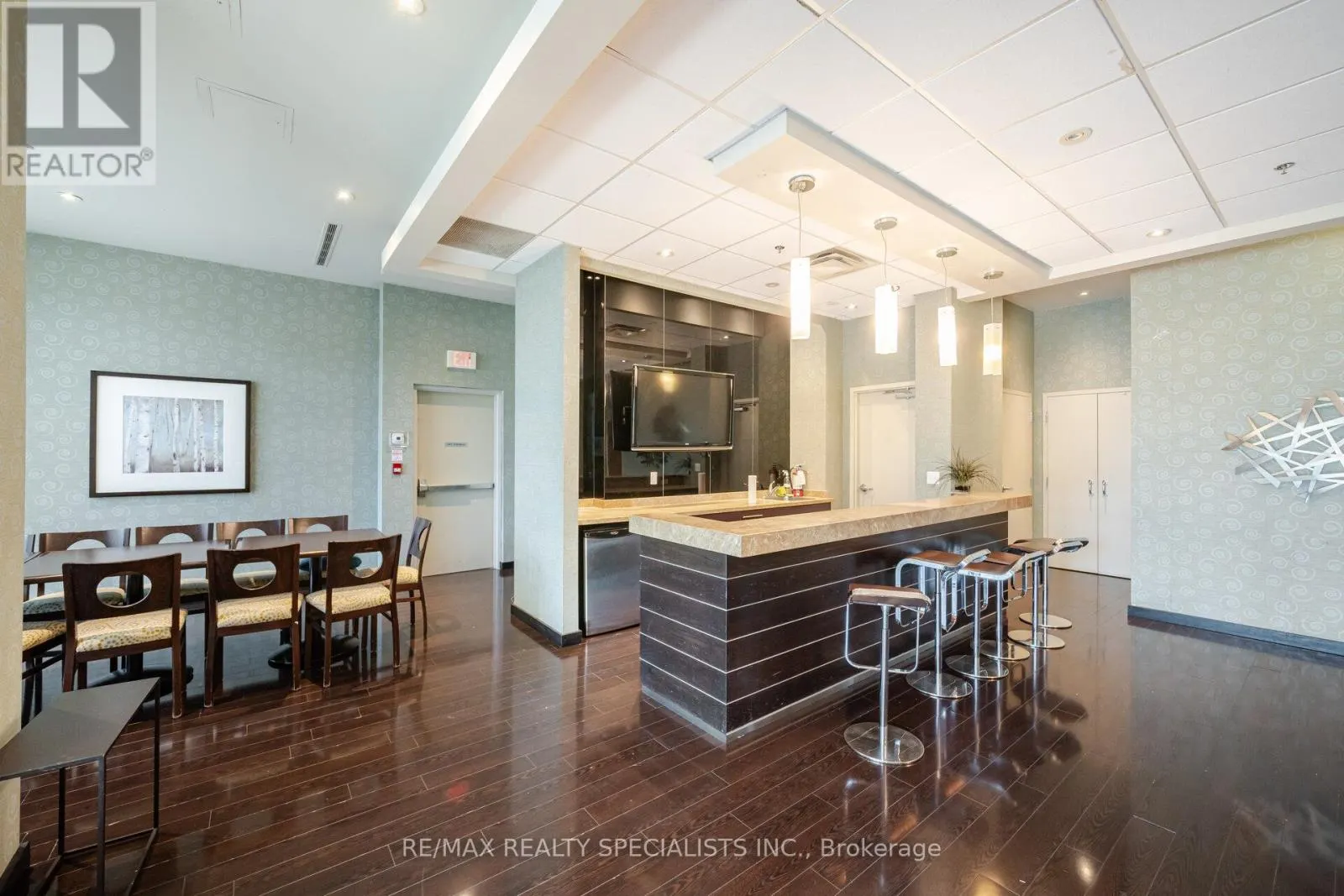 1103 - 215 QUEEN STREET E