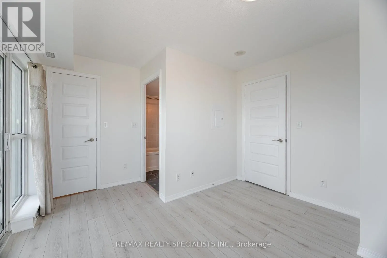 1103 - 215 QUEEN STREET E