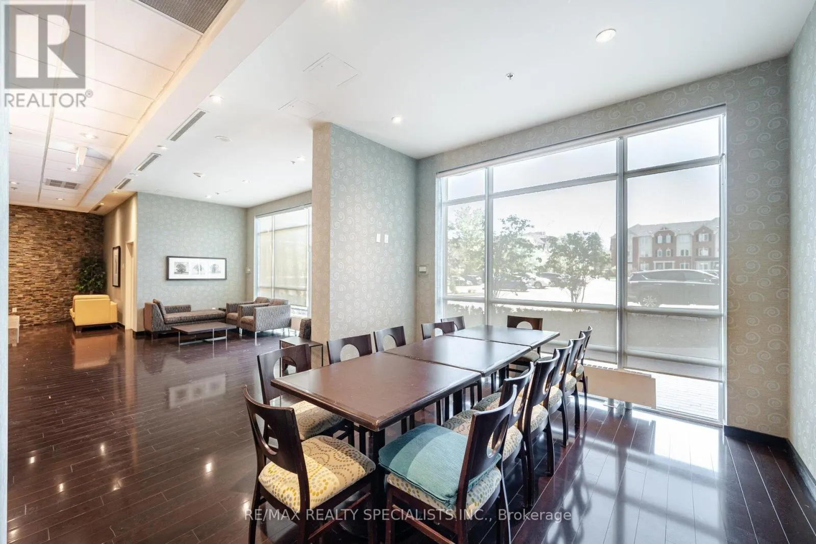 1103 - 215 QUEEN STREET E