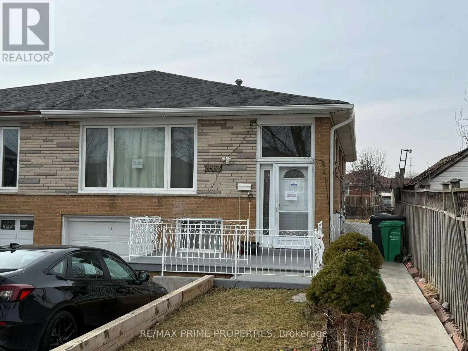 UPPER - 3563 LADDIE CRESCENT