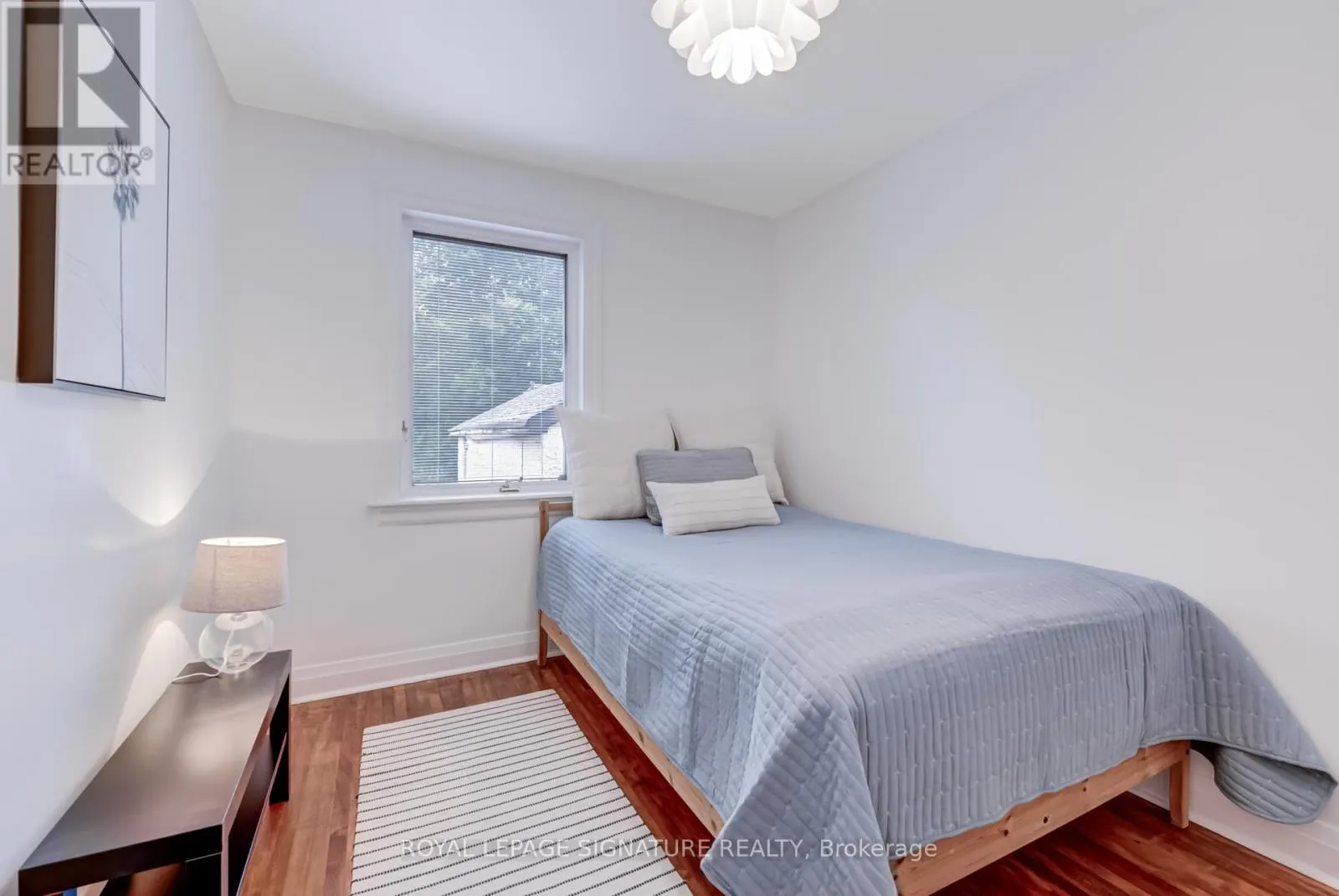 33 ASH CRESCENT