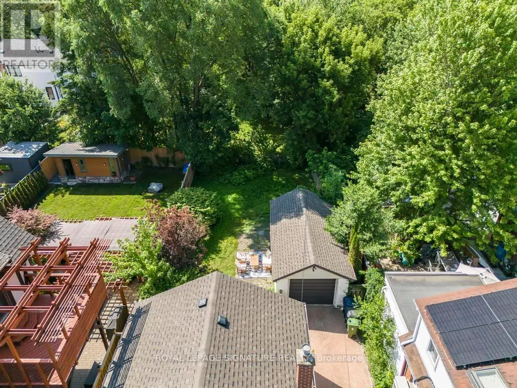 33 ASH CRESCENT