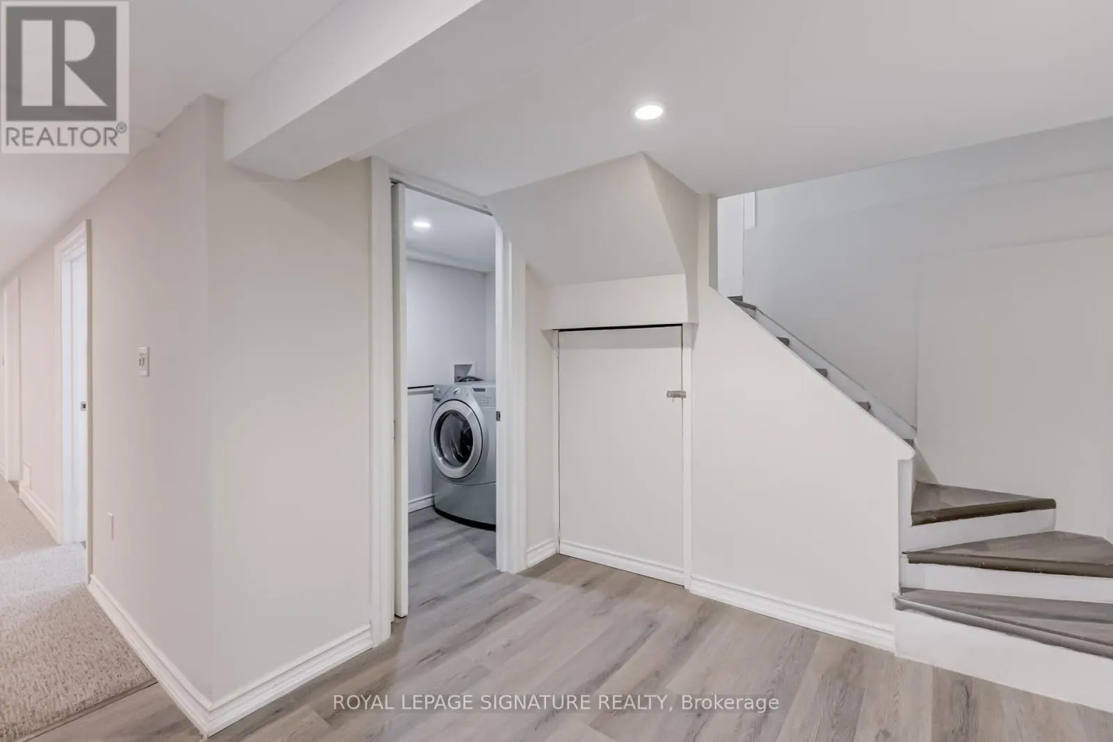 33 ASH CRESCENT