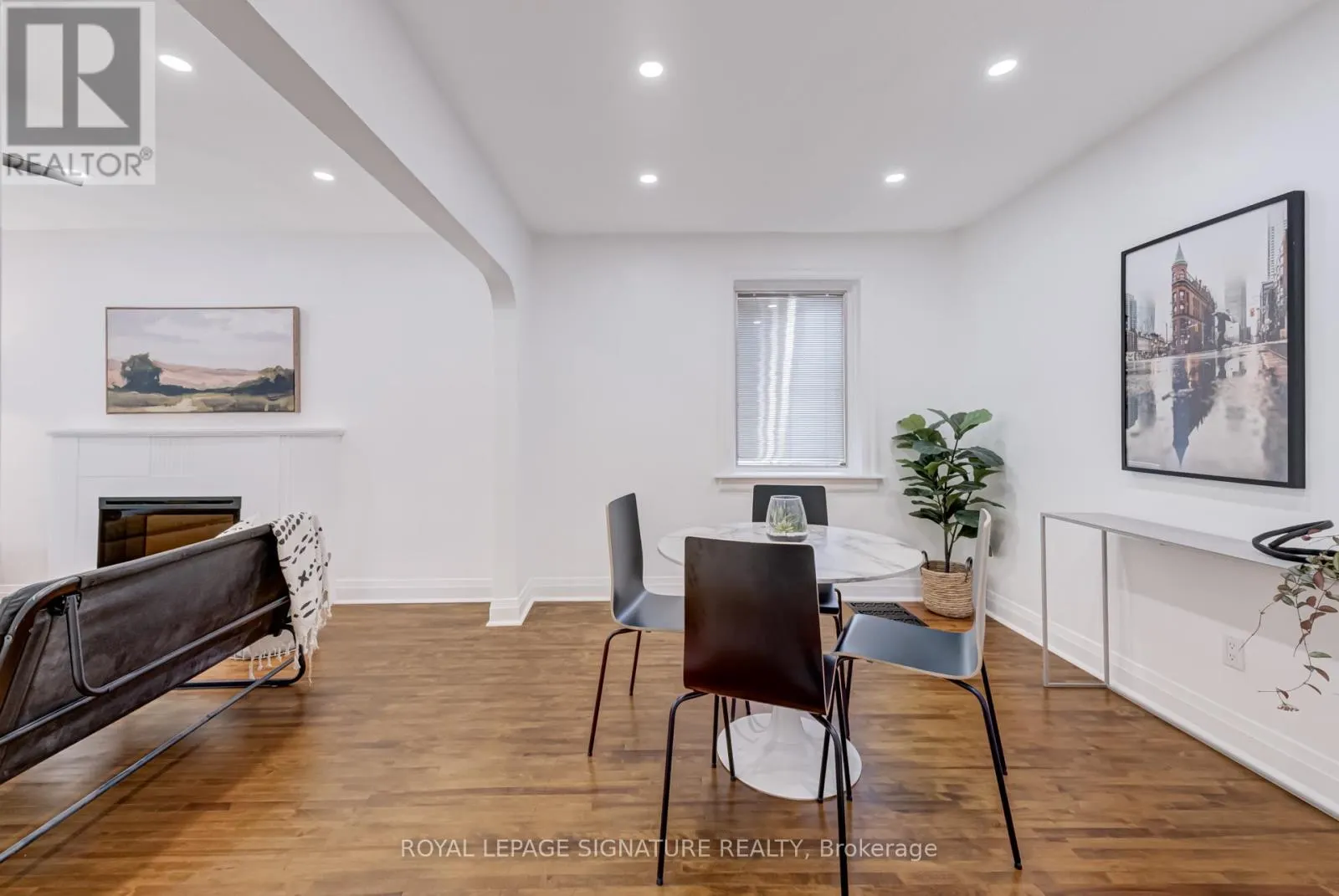 33 ASH CRESCENT