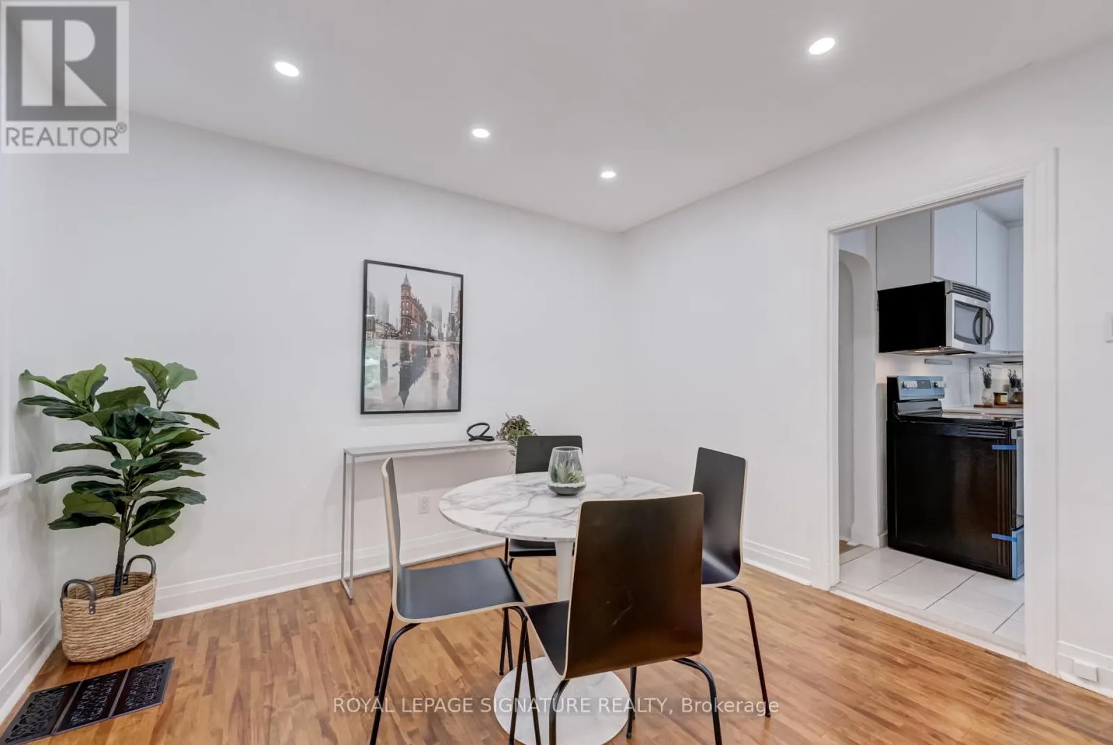 33 ASH CRESCENT