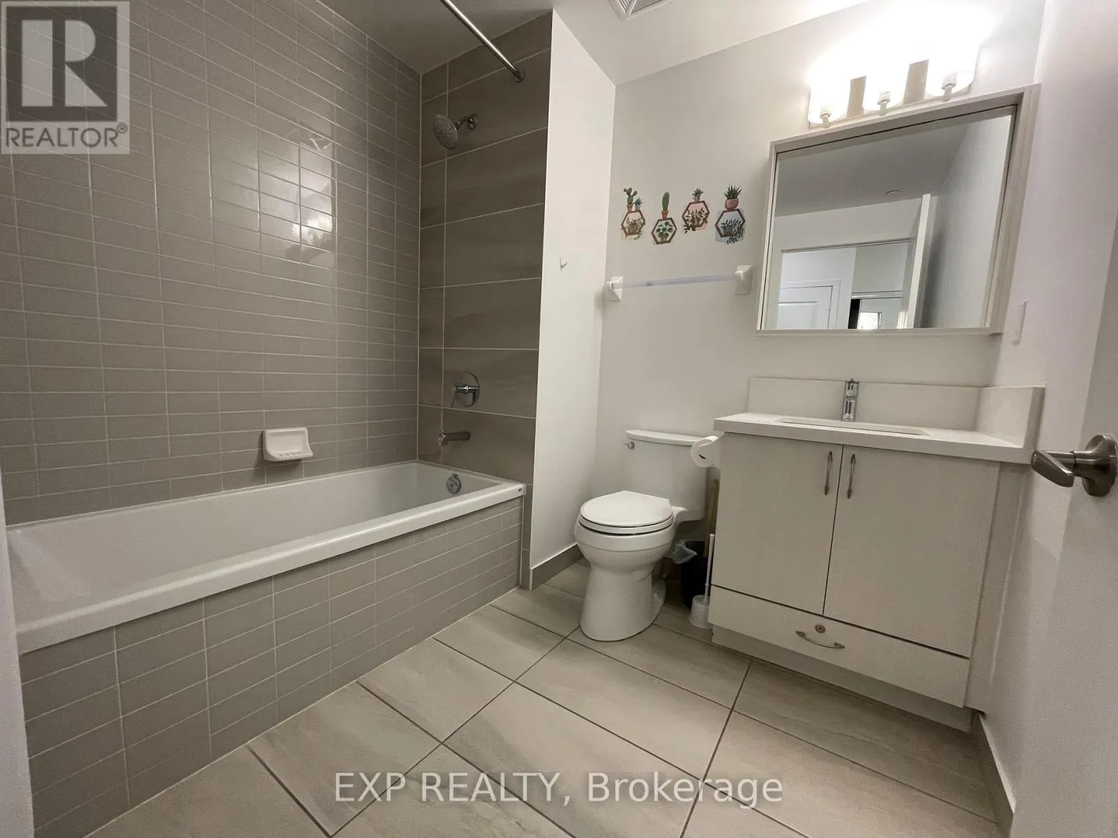 105 - 4677 GLEN ERIN DRIVE