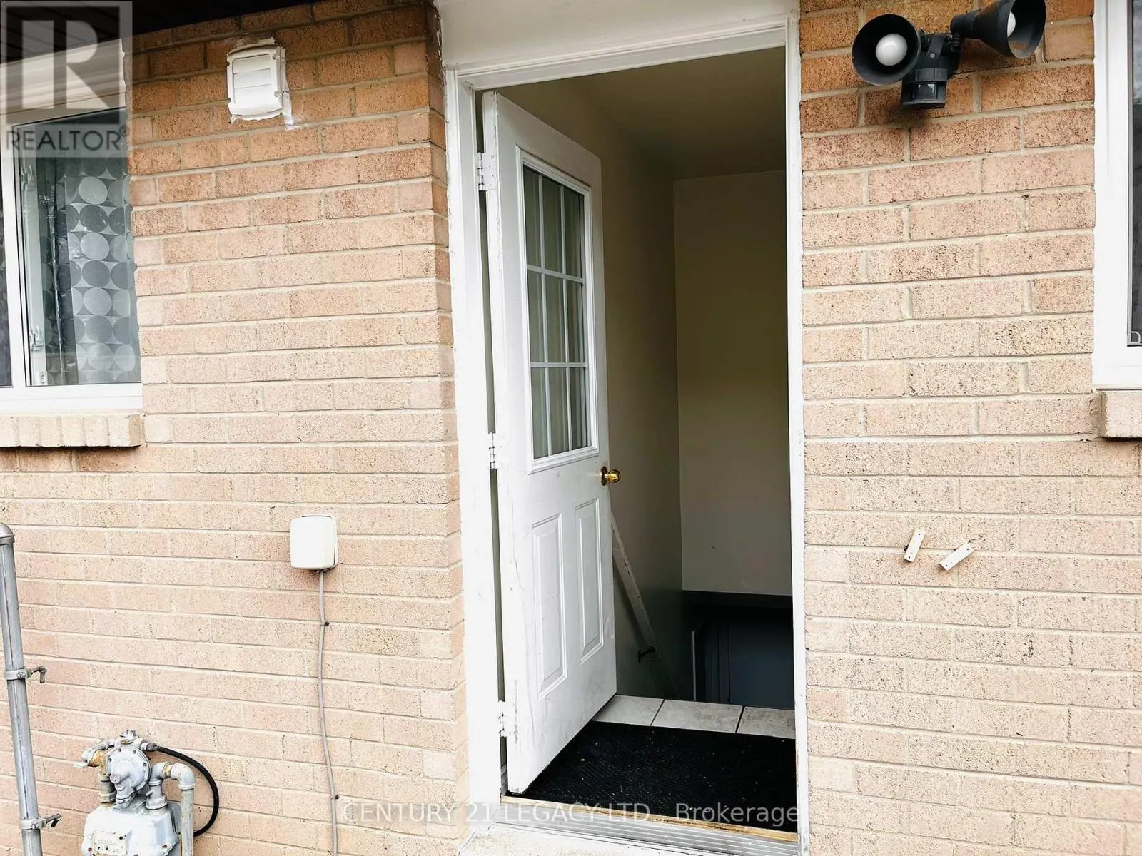 23 GULLIVER CRESCENT