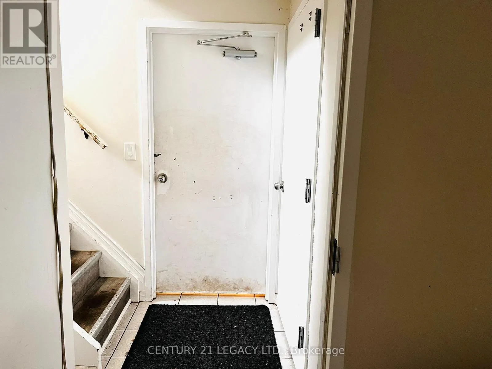 23 GULLIVER CRESCENT