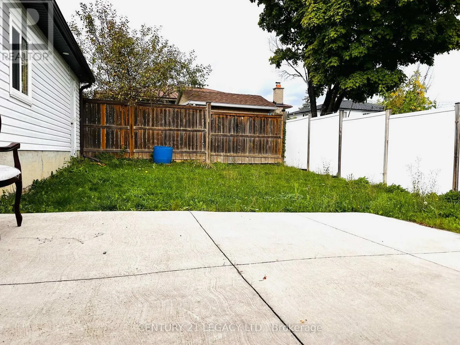 23 GULLIVER CRESCENT