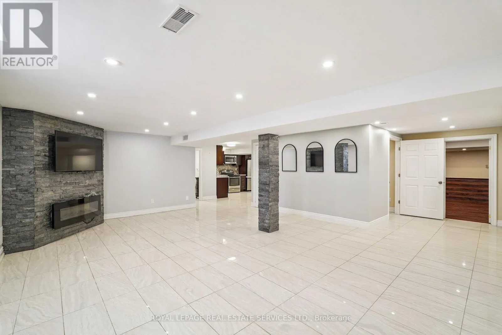 2814 GUILFORD CRESCENT