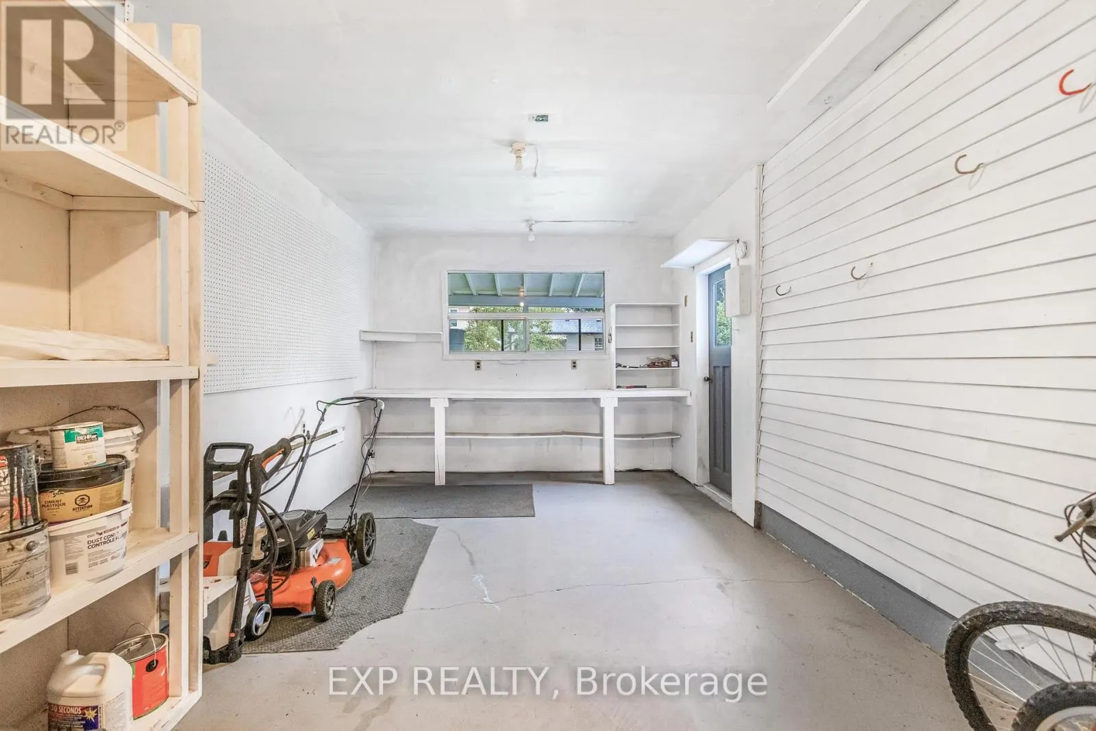 653 ELLIOTT CRESCENT