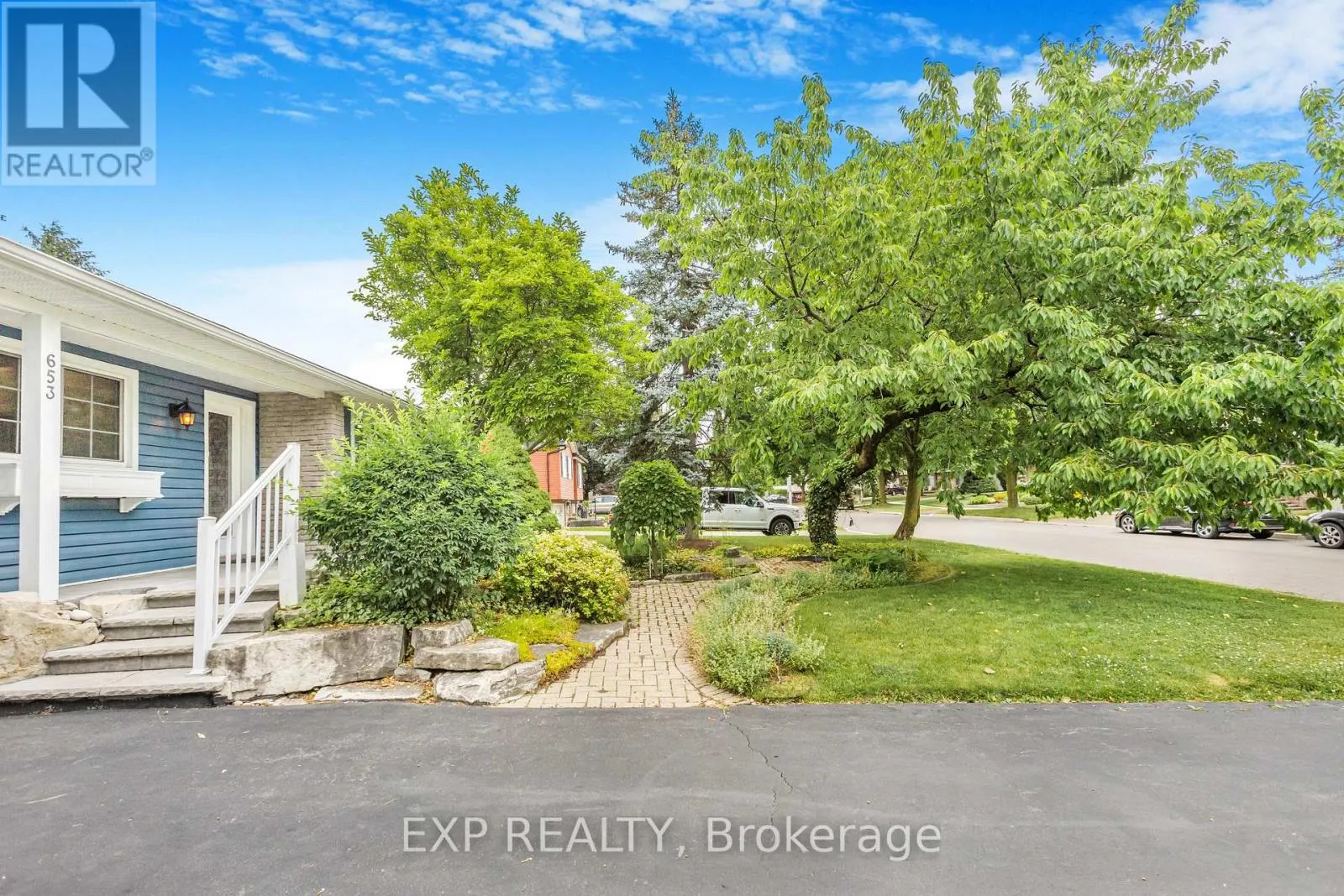 653 ELLIOTT CRESCENT