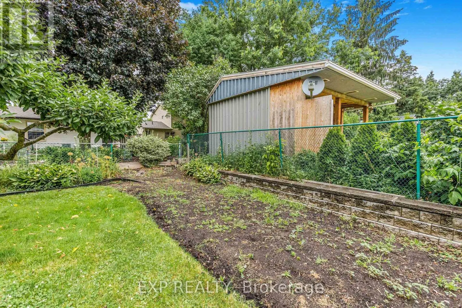 653 ELLIOTT CRESCENT