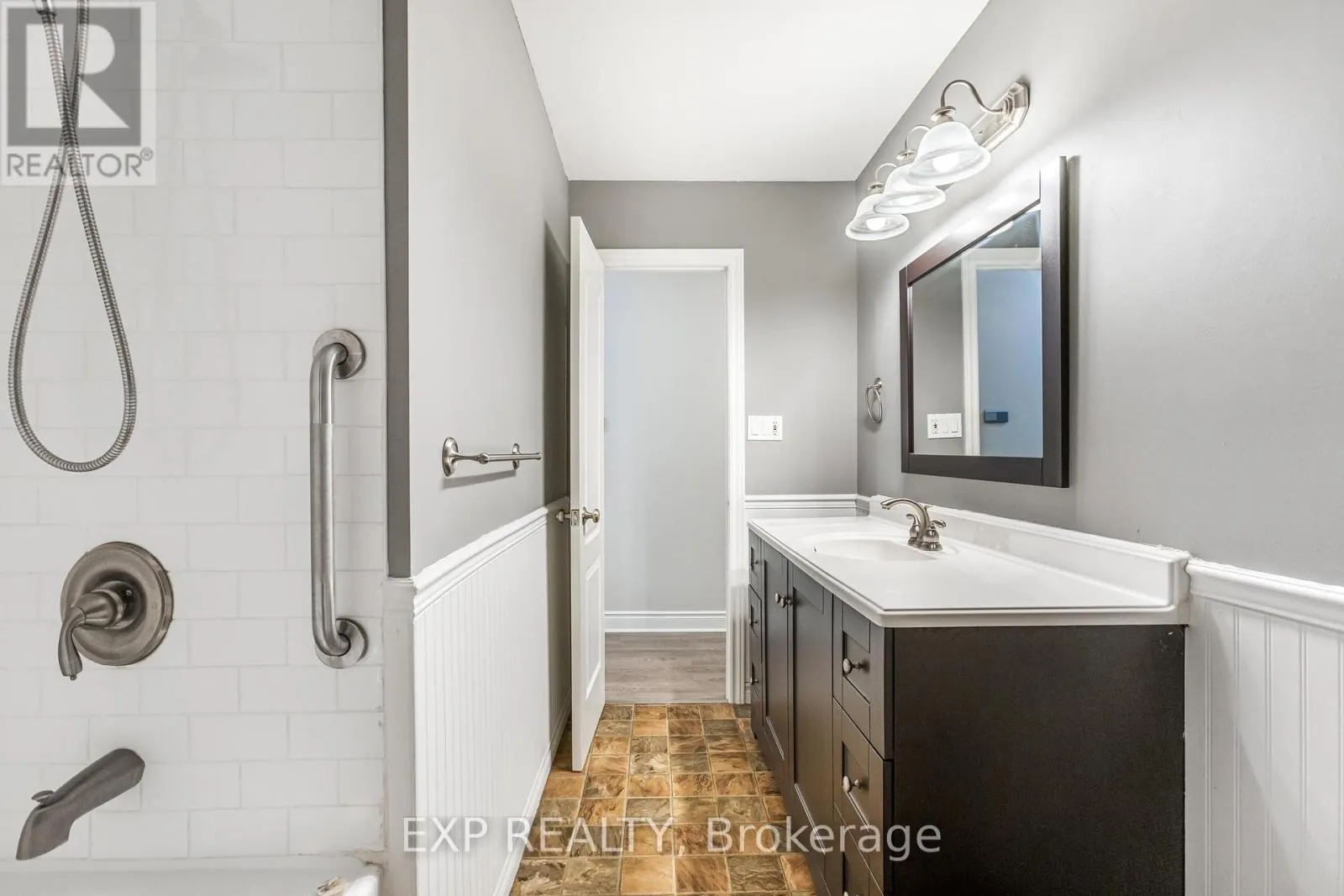 653 ELLIOTT CRESCENT