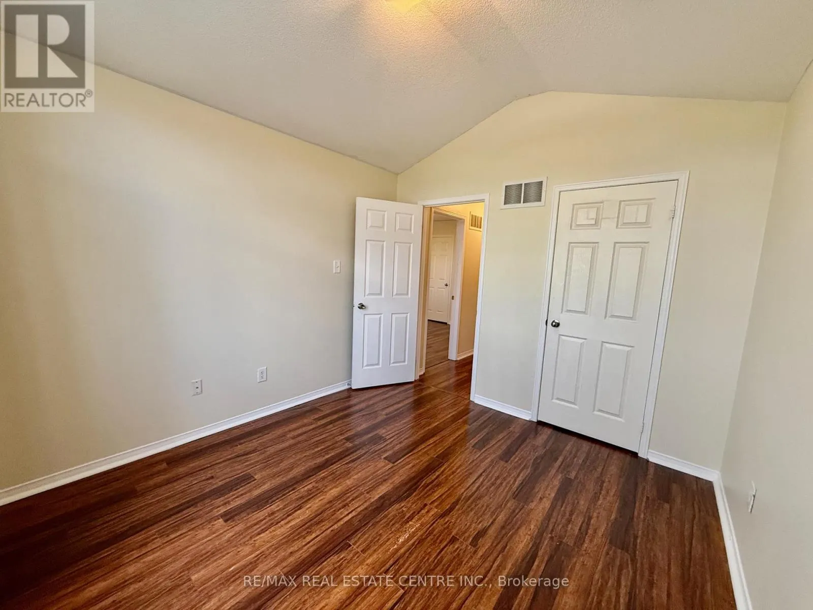 86 SNOWBERRY CRESCENT