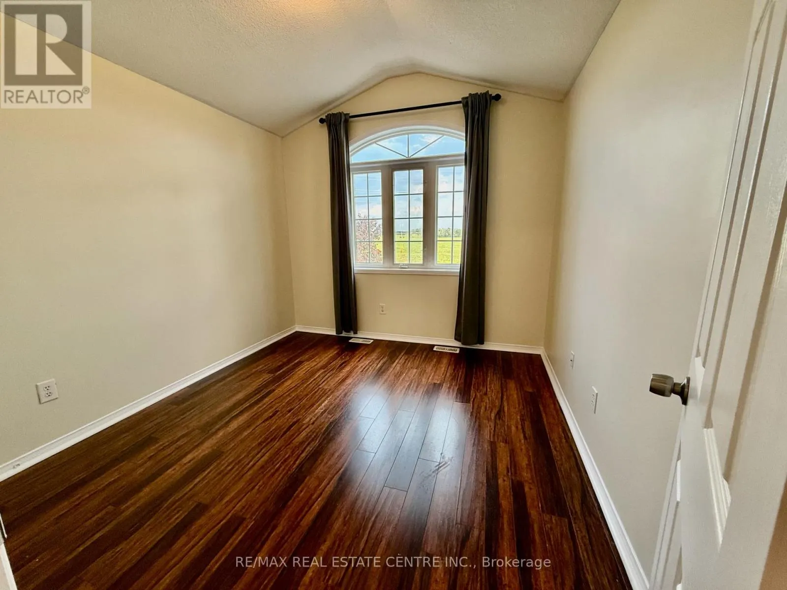 86 SNOWBERRY CRESCENT