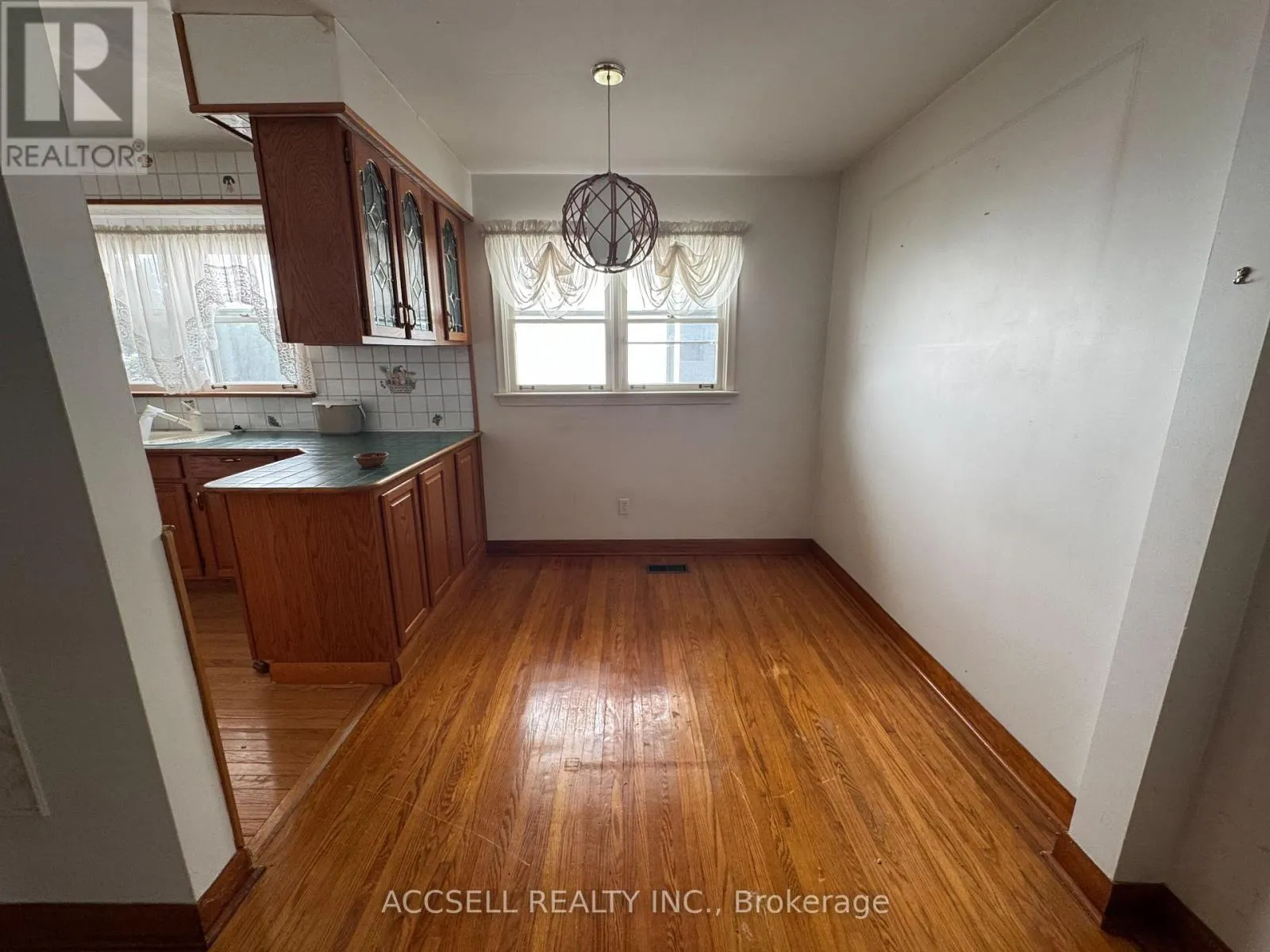 1358 SEDGEWICK CRESCENT