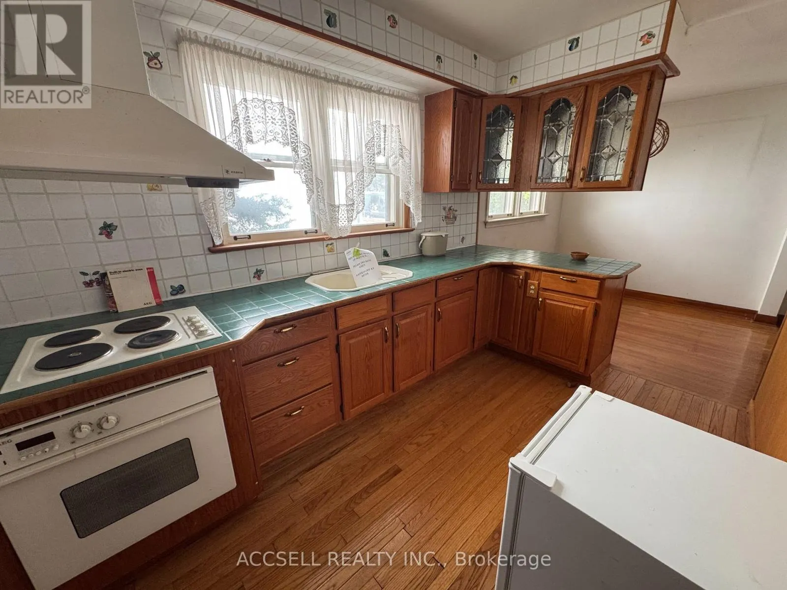 1358 SEDGEWICK CRESCENT