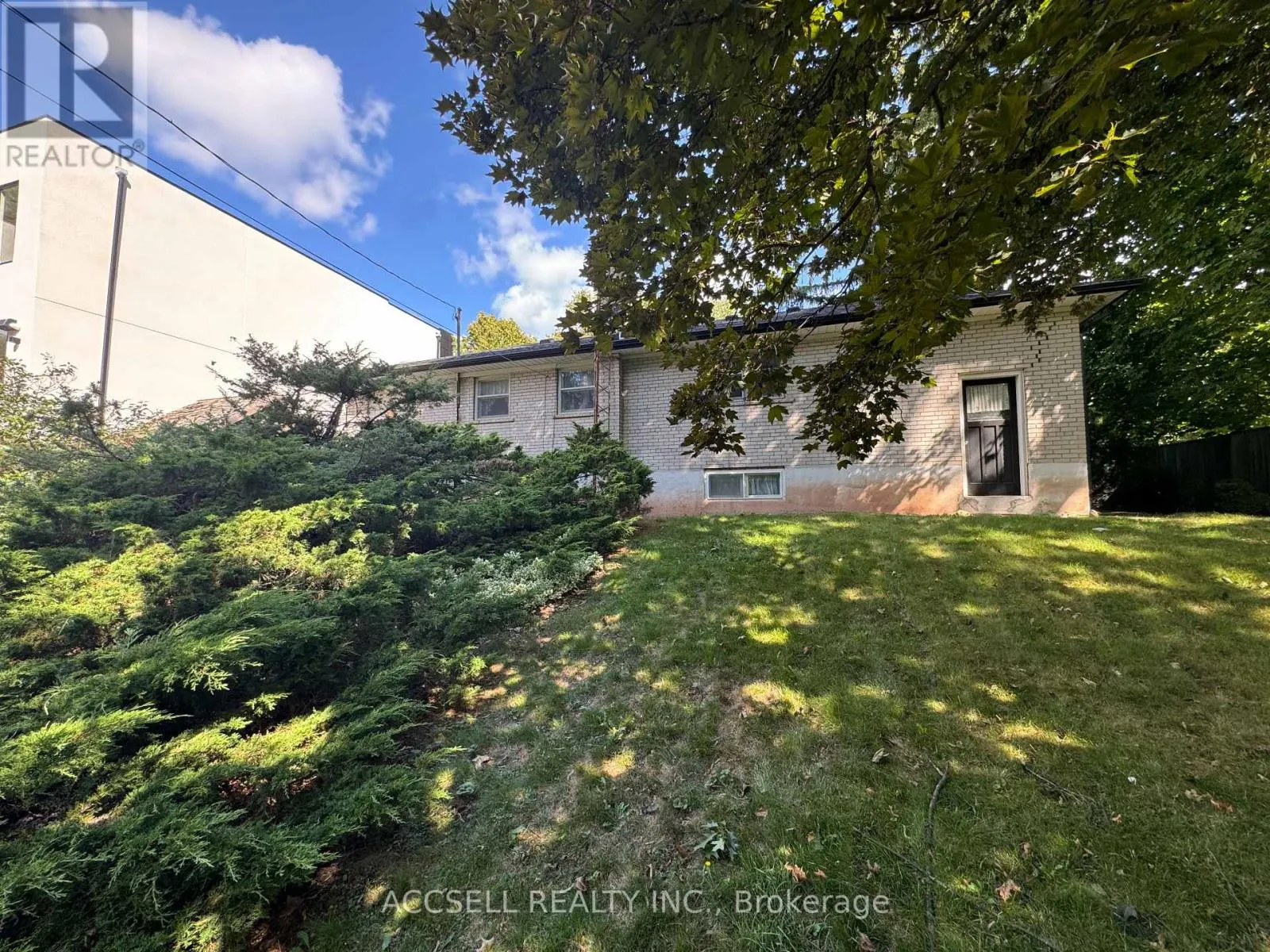 1358 SEDGEWICK CRESCENT