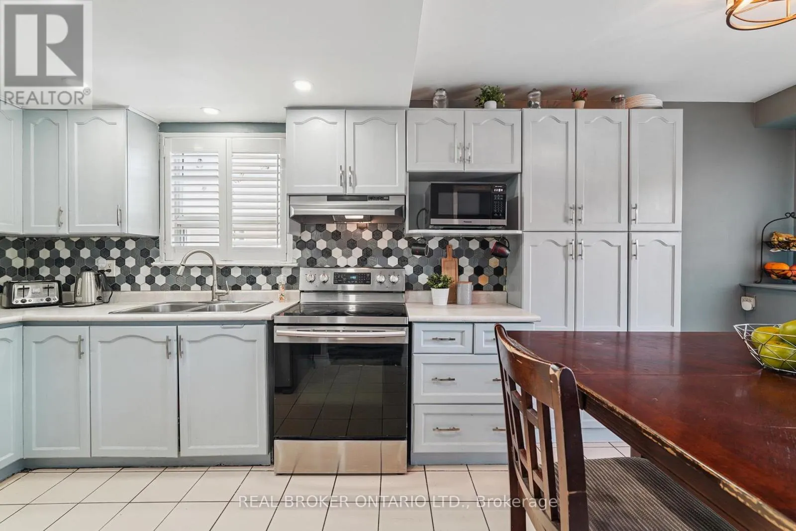 3106 REDBANK CRESCENT