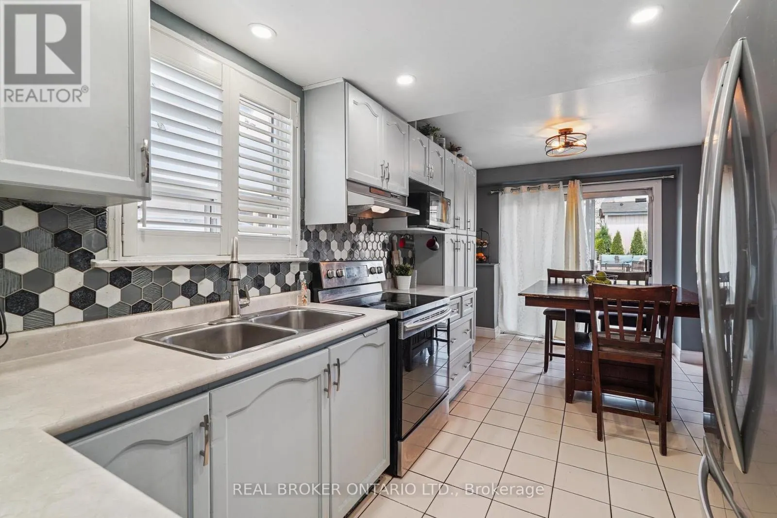 3106 REDBANK CRESCENT