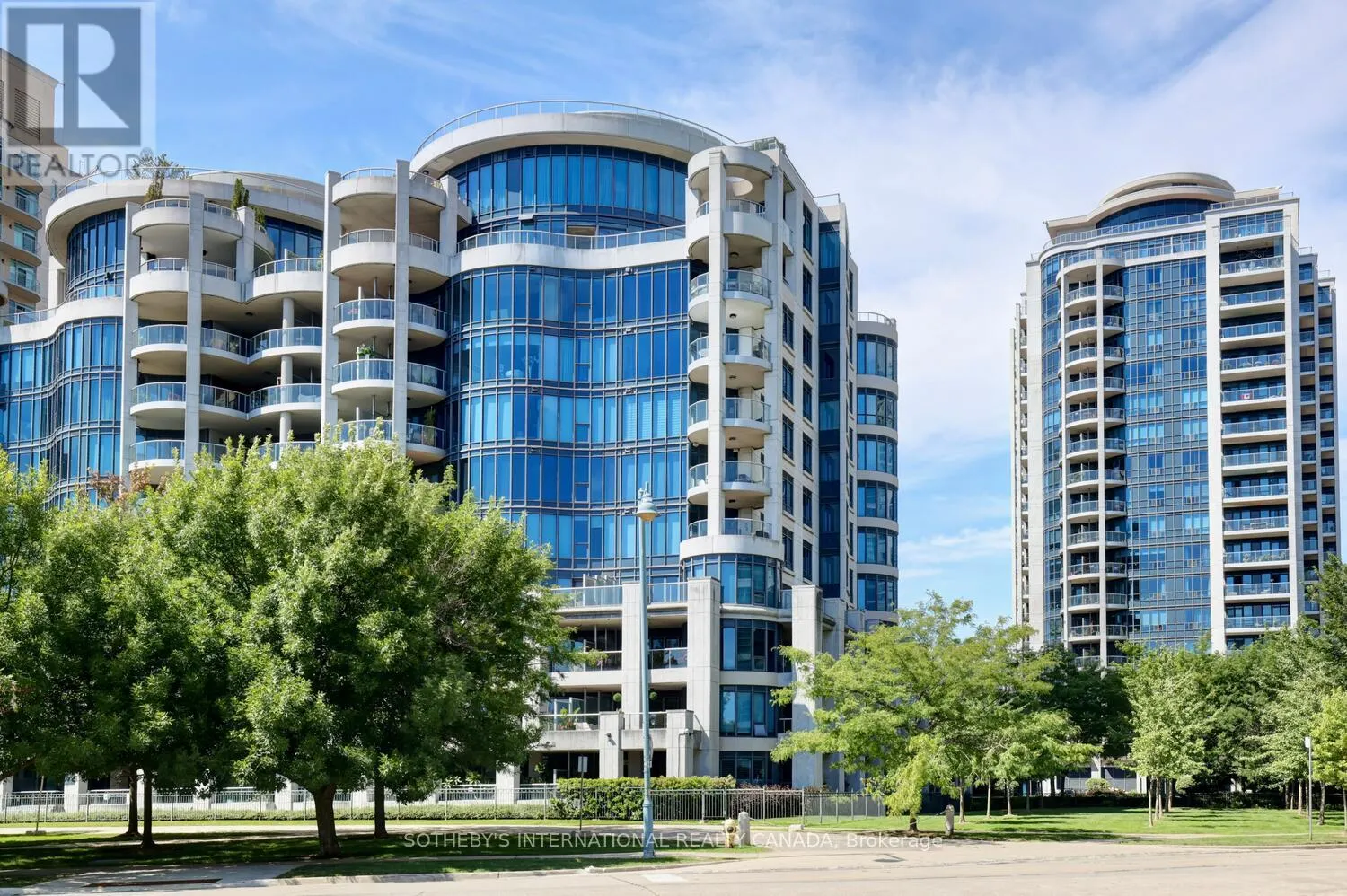 818 - 2095 LAKE SHORE BOULEVARD W