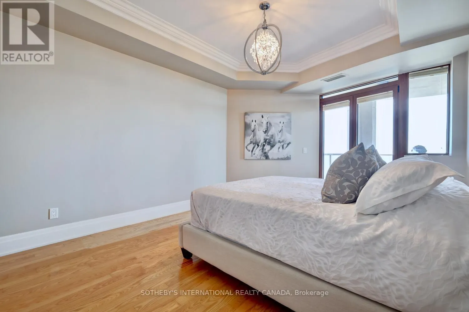 818 - 2095 LAKE SHORE BOULEVARD W