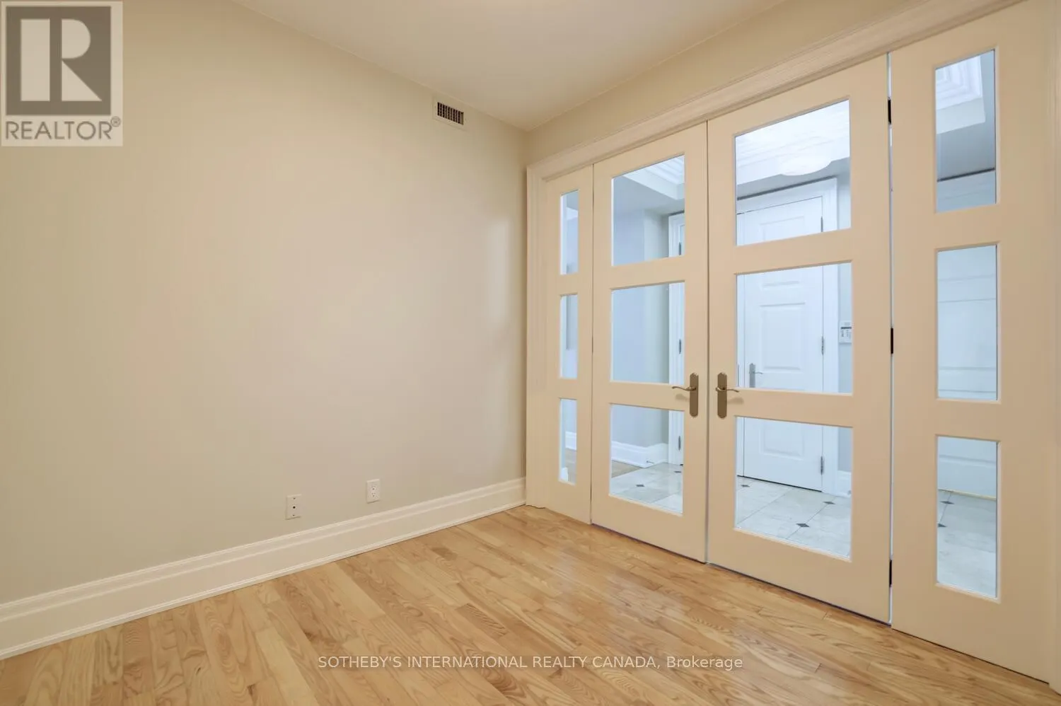 818 - 2095 LAKE SHORE BOULEVARD W