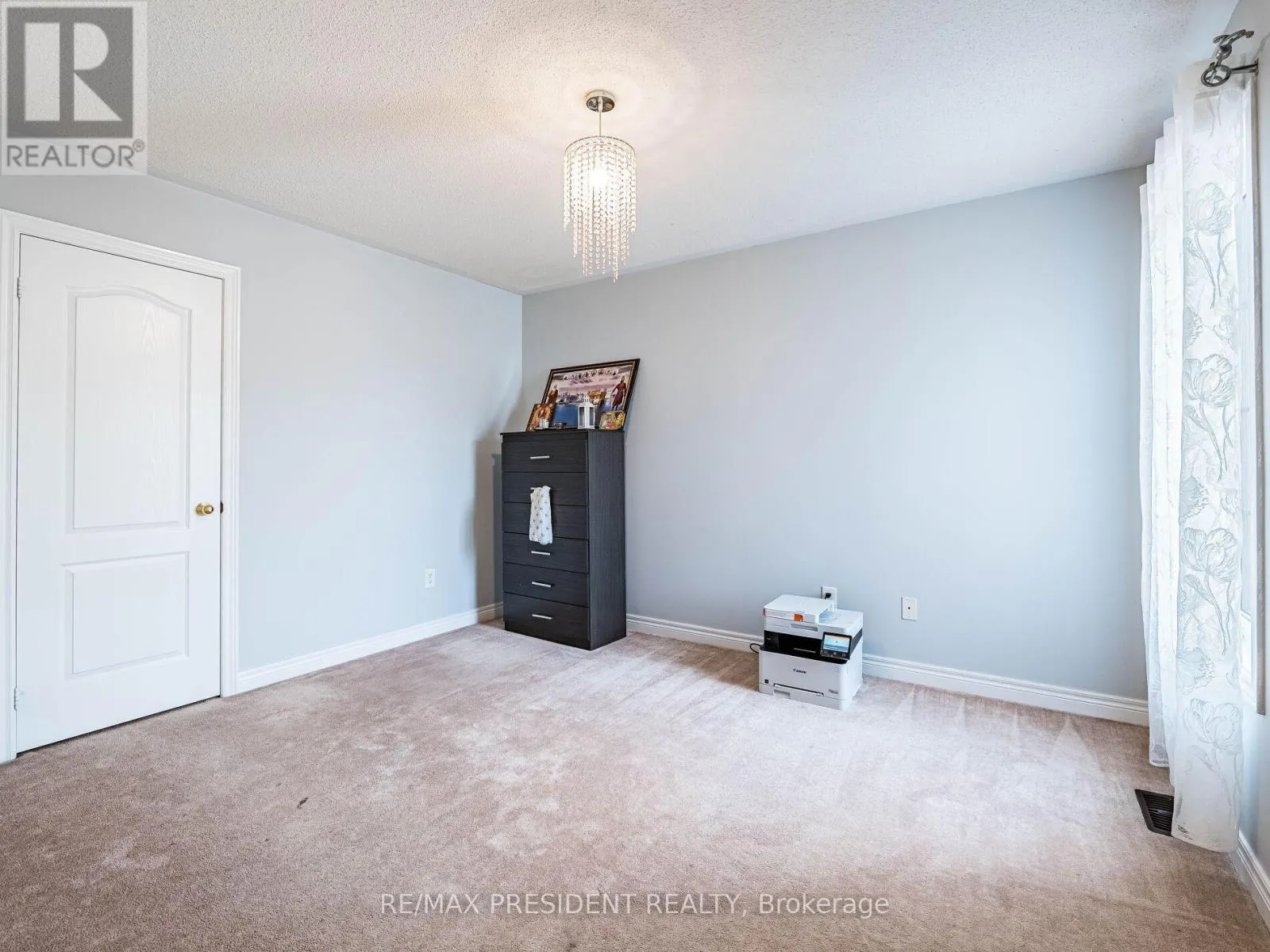 33 BELLEVILLE DRIVE