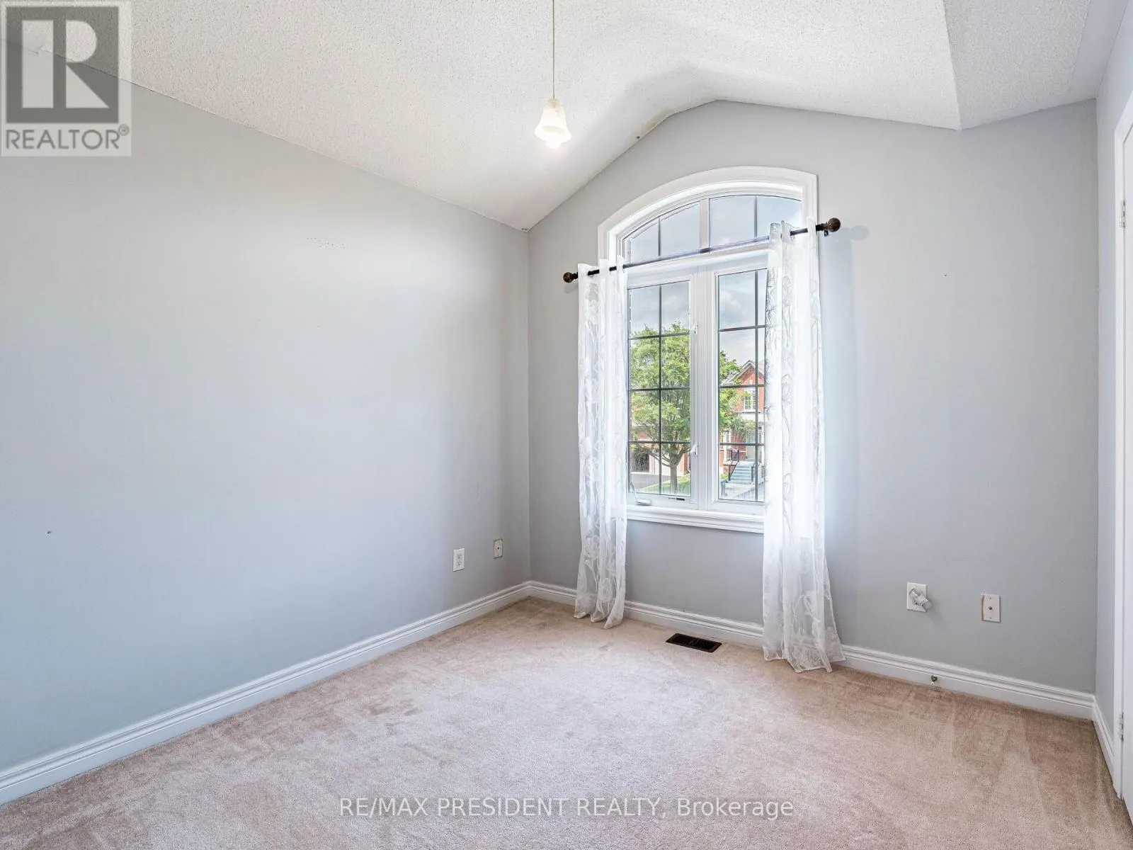 33 BELLEVILLE DRIVE