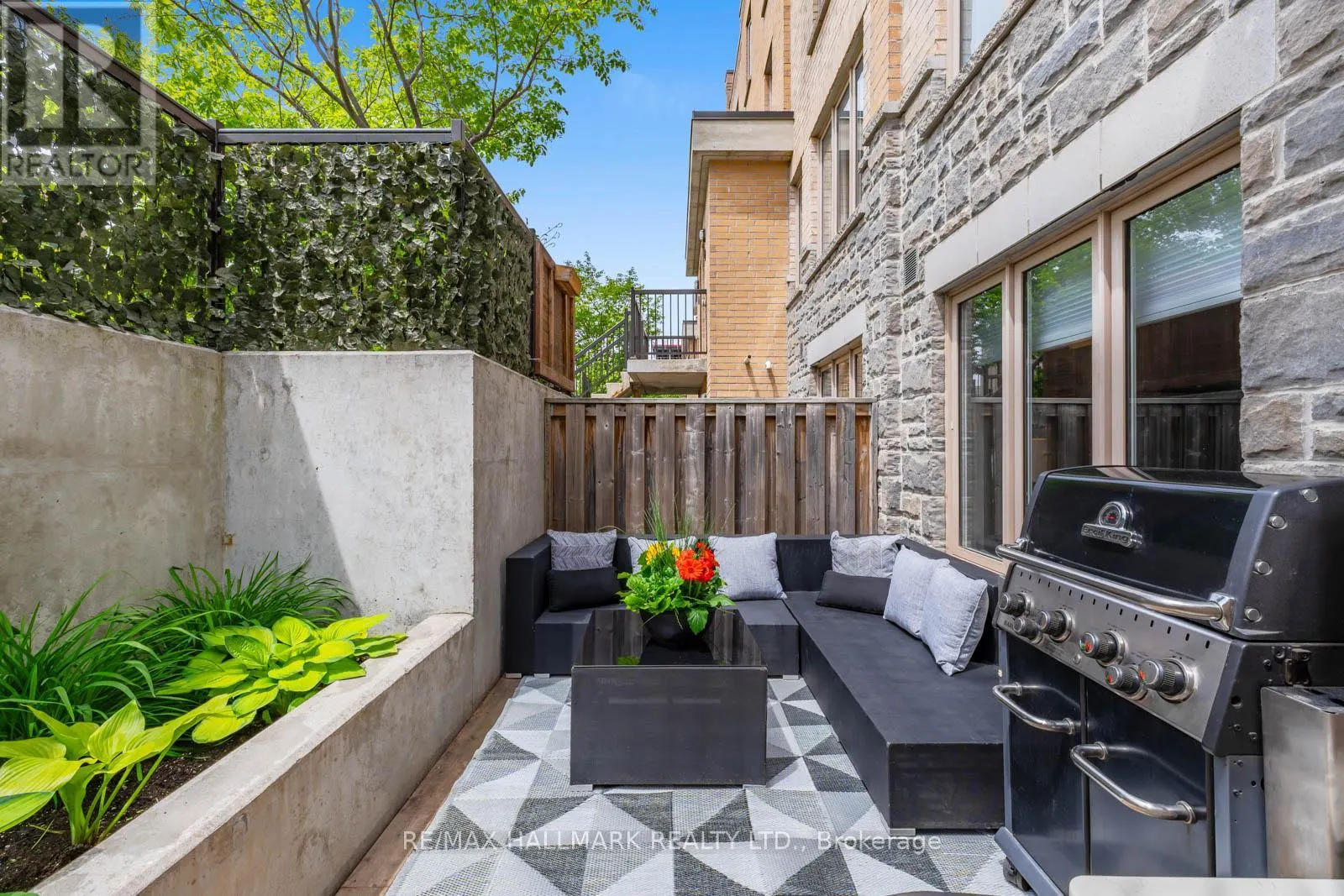 111 - 9 FOUNDRY AVENUE