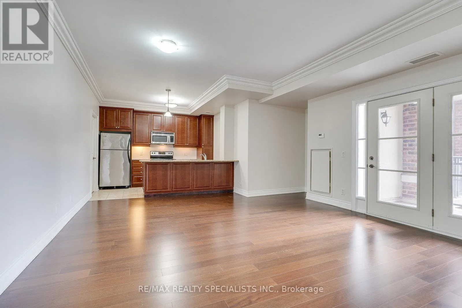 401 - 60 ANN STREET