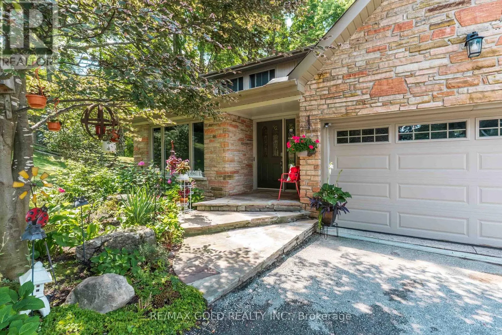 52 PALMER CIRCLE