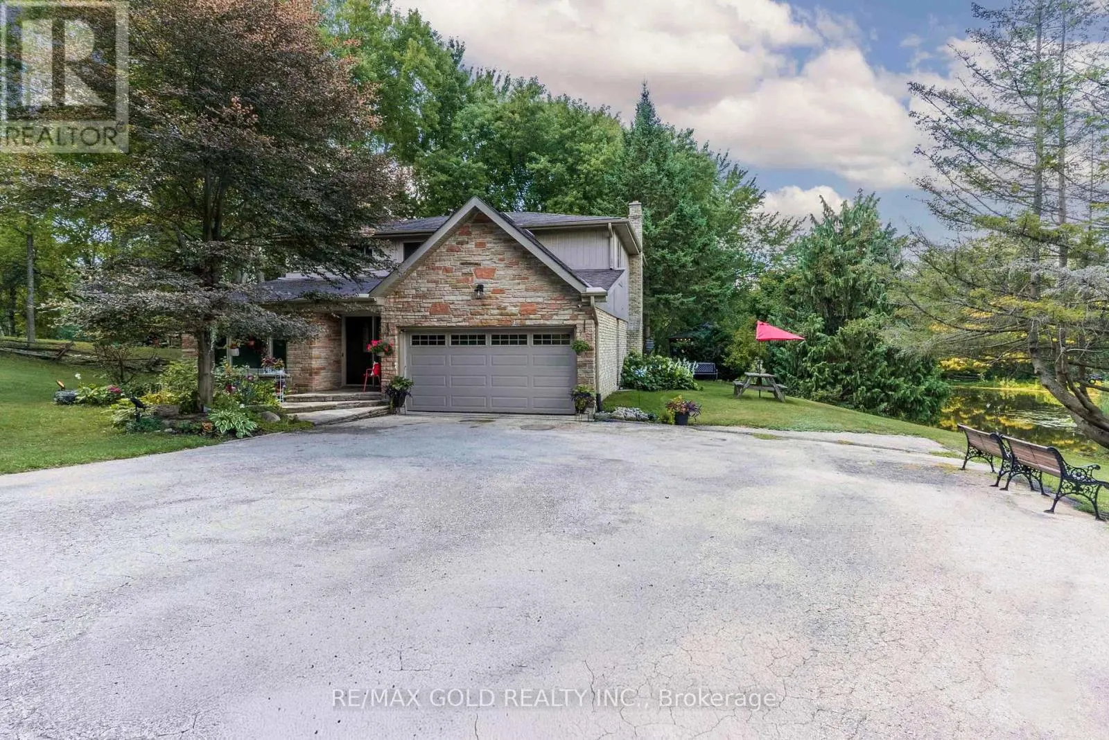 52 PALMER CIRCLE