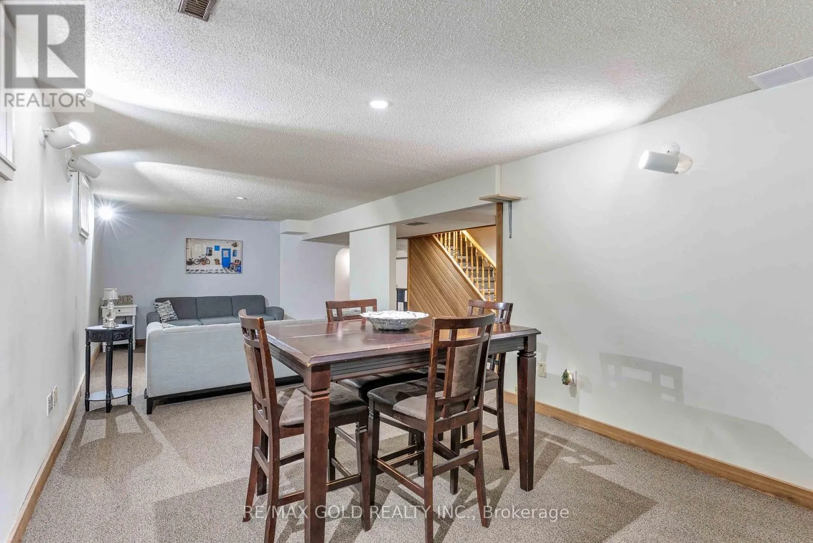 52 PALMER CIRCLE