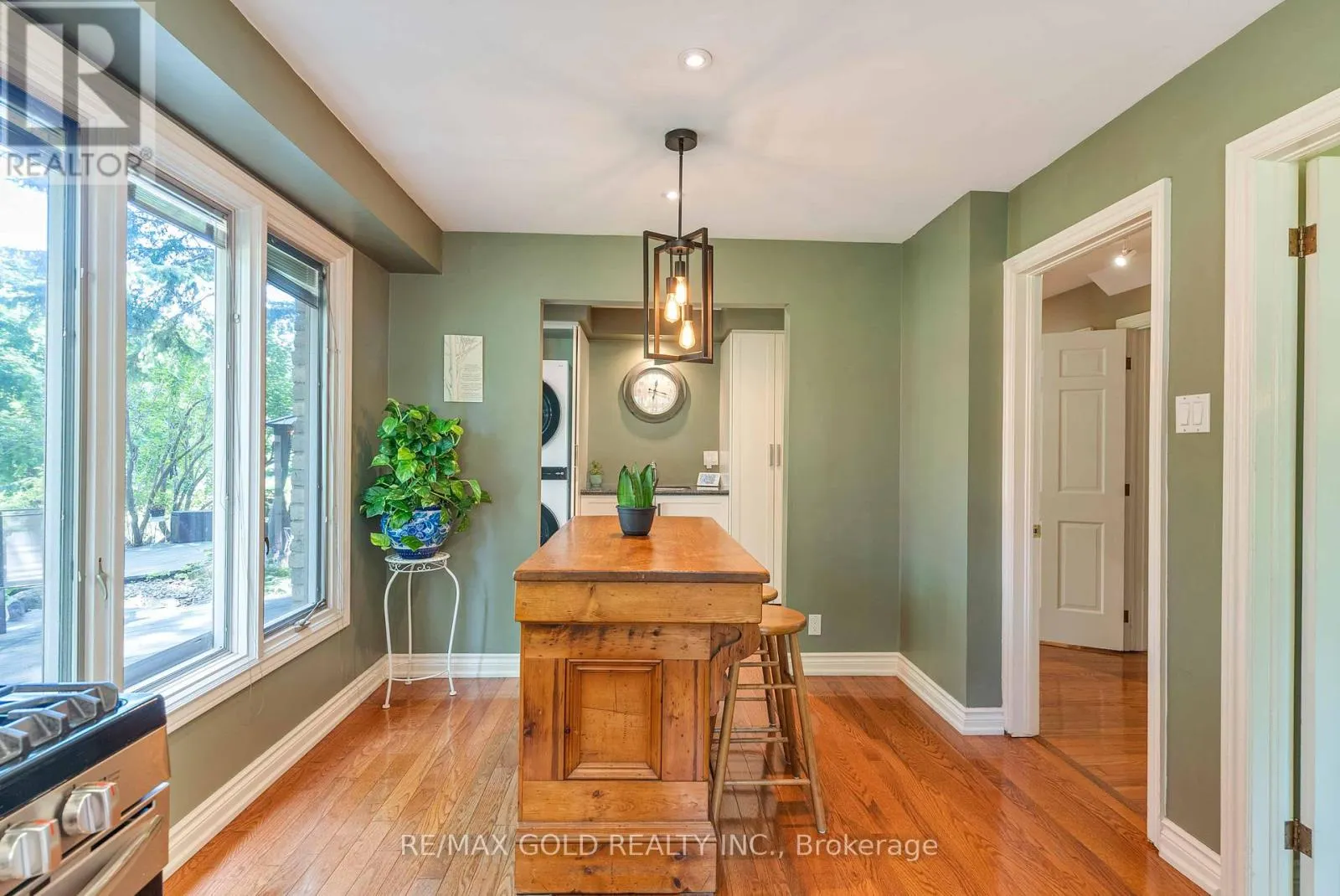 52 PALMER CIRCLE