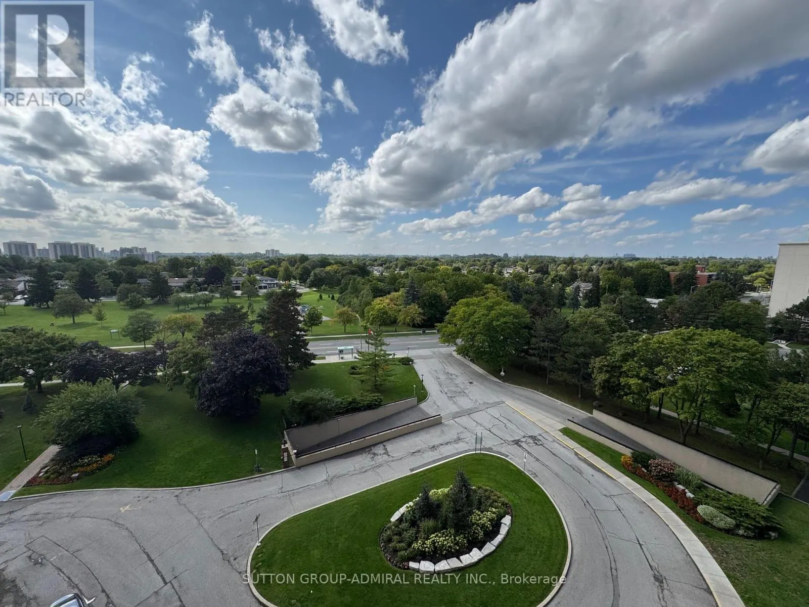 908 - 451 THE WEST MALL