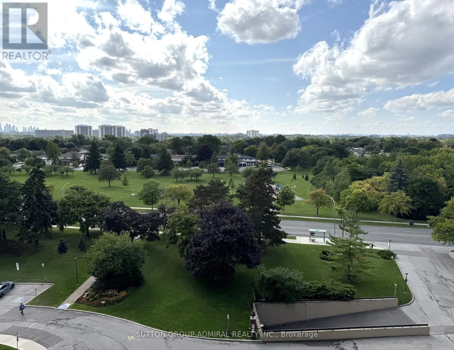 908 - 451 THE WEST MALL