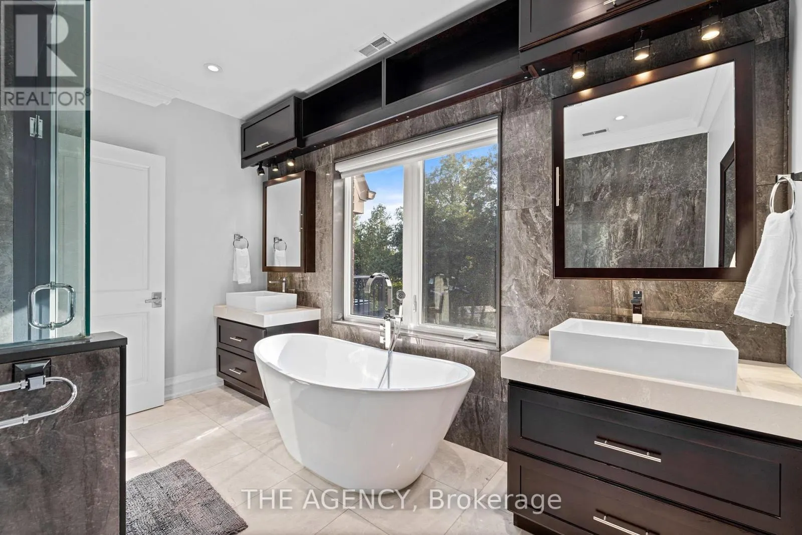 11 BURROWS AVENUE