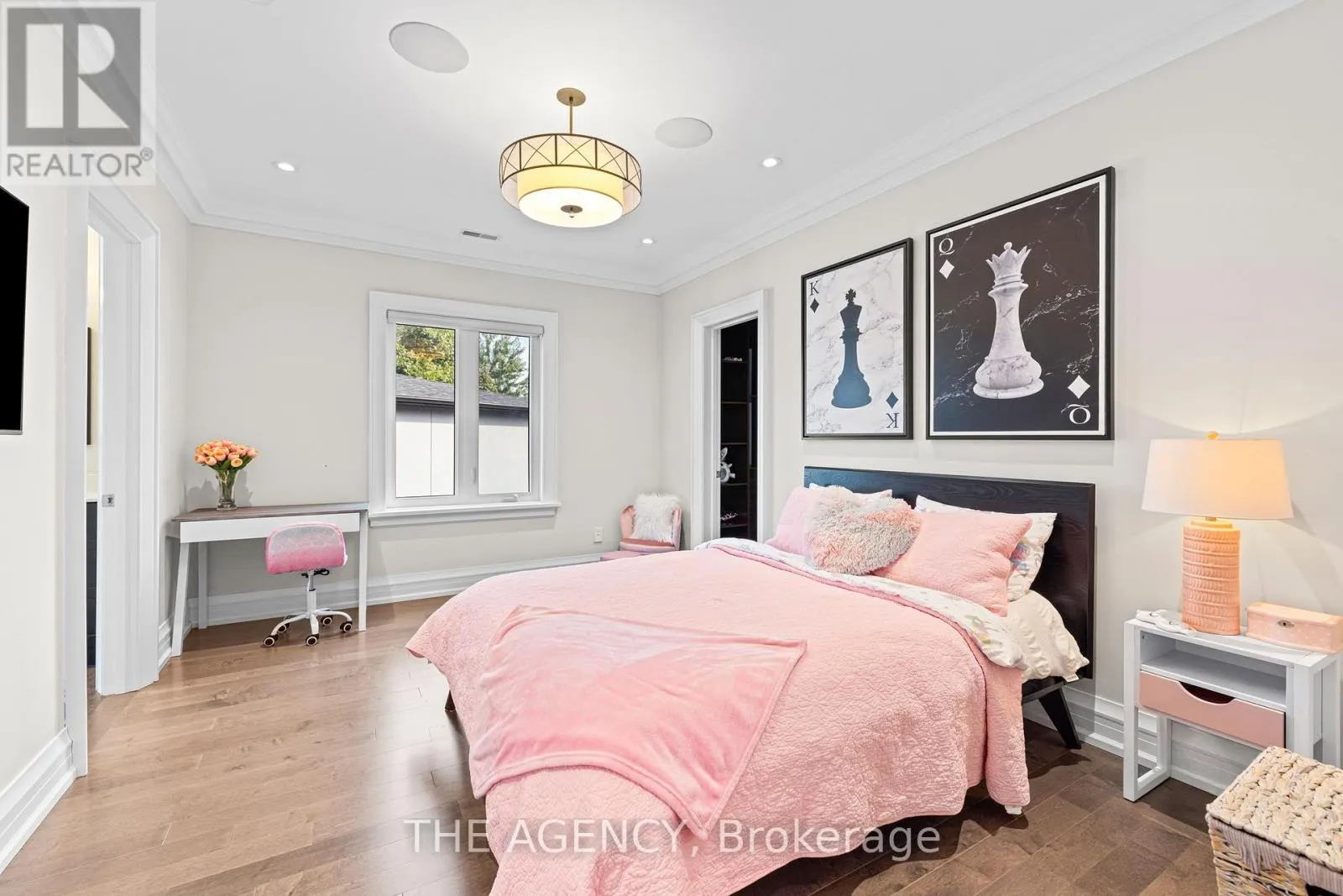 11 BURROWS AVENUE
