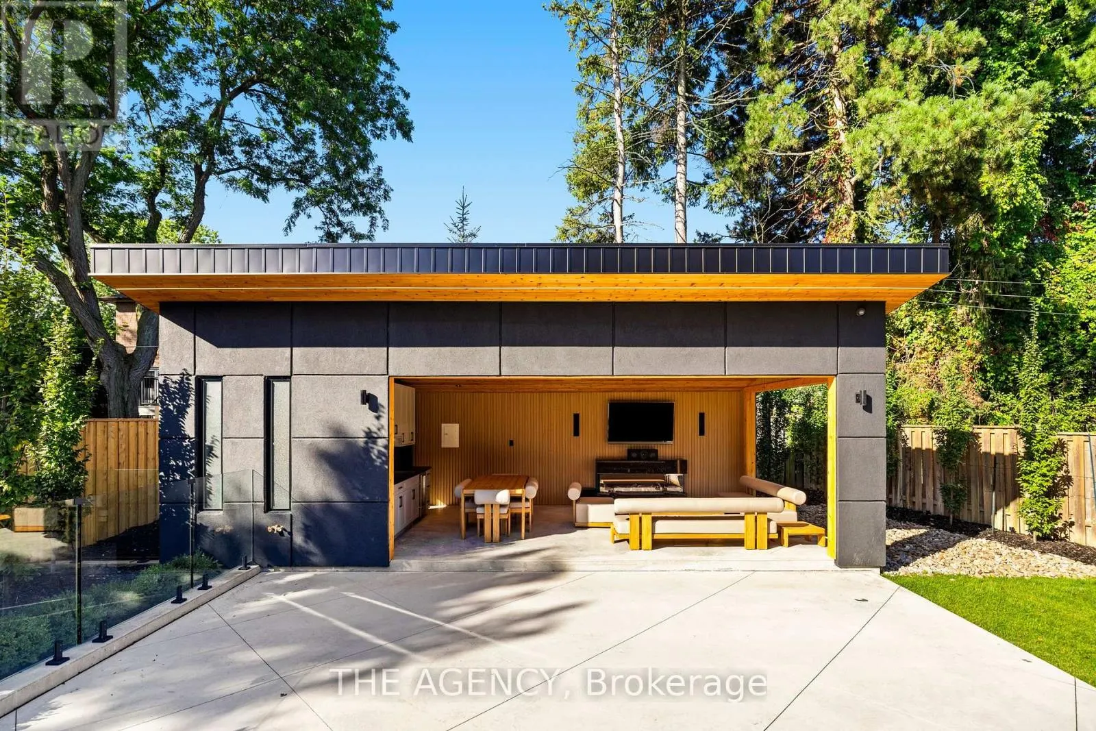 11 BURROWS AVENUE